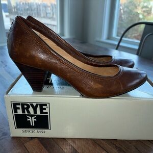 Frye Regina Pump